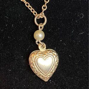 Sarah Coventry Gold-Tone Heart Pendant Necklace 14" With Pearl Accent & Chain